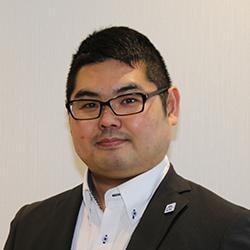 講師